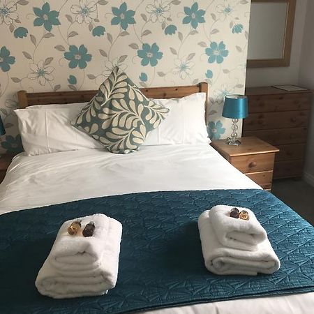 Riccarton Inn Currie Bagian luar foto