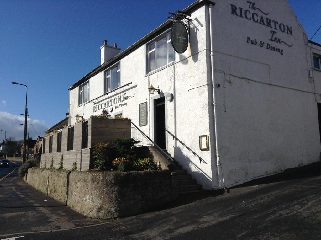 Riccarton Inn Currie Bagian luar foto