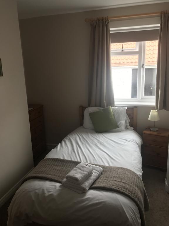 Riccarton Inn Currie Bagian luar foto