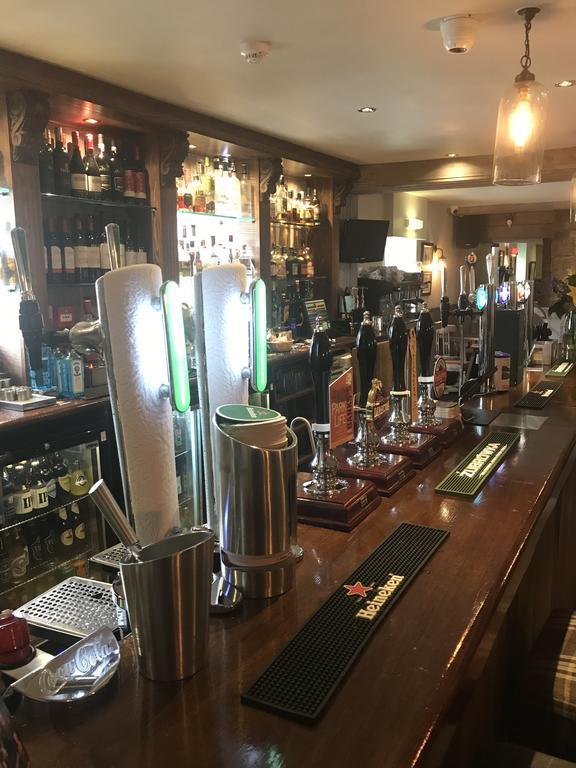 Riccarton Inn Currie Bagian luar foto