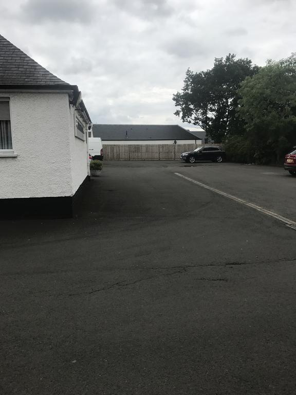 Riccarton Inn Currie Bagian luar foto