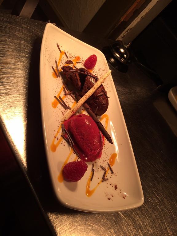 Riccarton Inn Currie Bagian luar foto